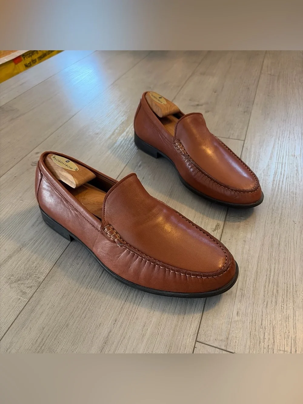 Johnston & Murphy refined slip